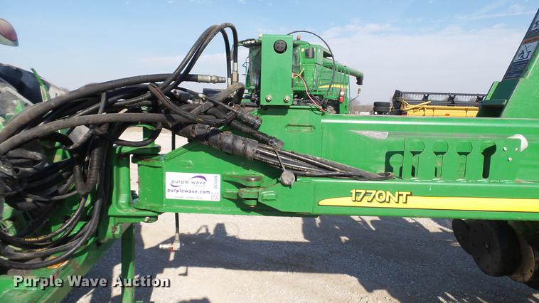 image for item DC5588 2005 John Deere 1770NT CCS MaxEmerge XP planter