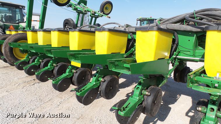 image for item DC5588 2005 John Deere 1770NT CCS MaxEmerge XP planter