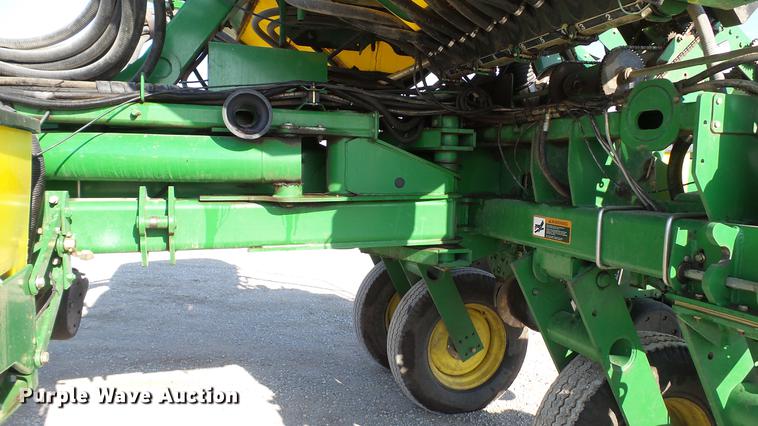 image for item DC5588 2005 John Deere 1770NT CCS MaxEmerge XP planter