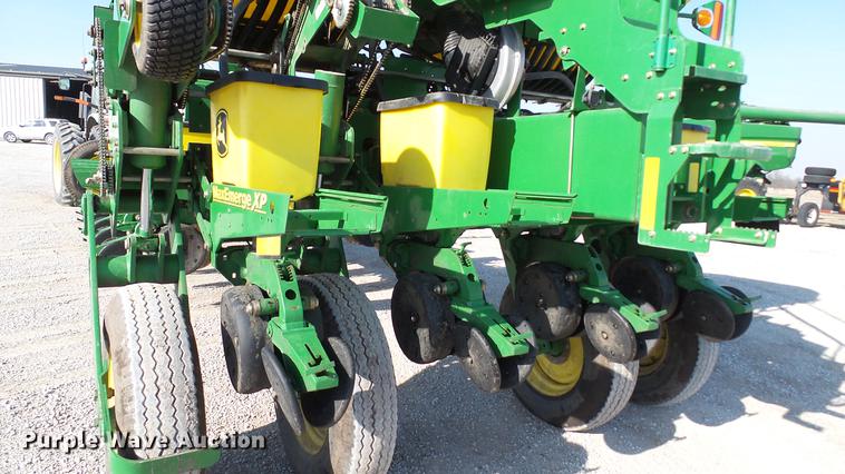 image for item DC5588 2005 John Deere 1770NT CCS MaxEmerge XP planter