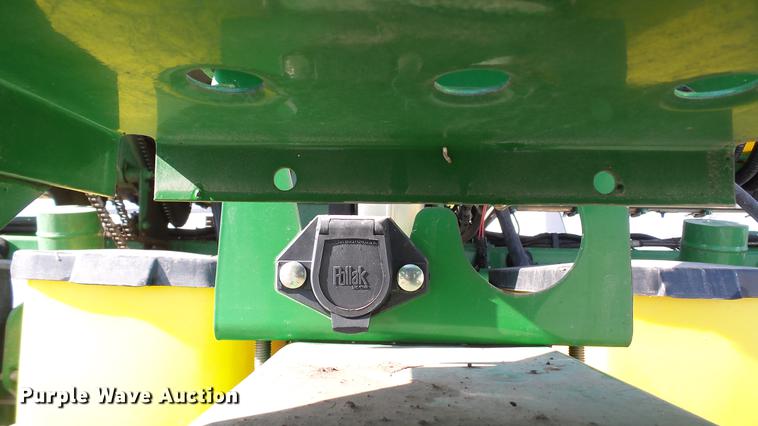 image for item DC5588 2005 John Deere 1770NT CCS MaxEmerge XP planter