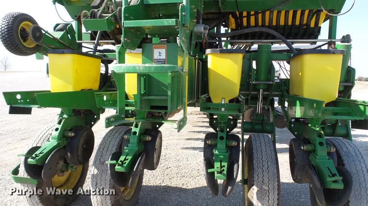 image for item DC5588 2005 John Deere 1770NT CCS MaxEmerge XP planter