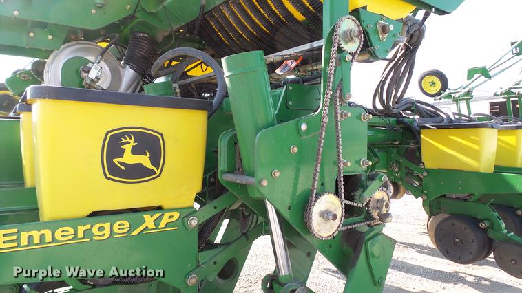 image for item DC5588 2005 John Deere 1770NT CCS MaxEmerge XP planter