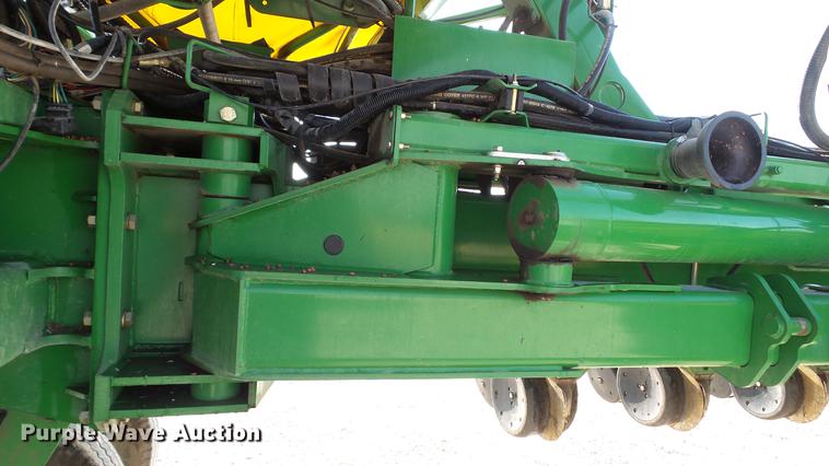 image for item DC5588 2005 John Deere 1770NT CCS MaxEmerge XP planter