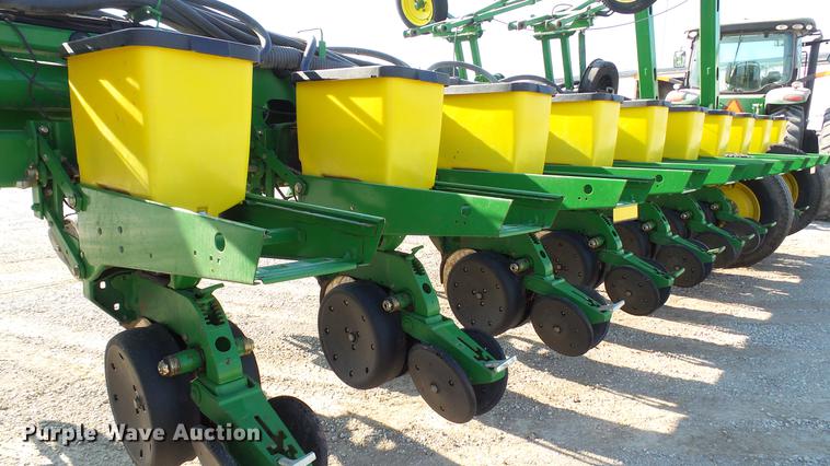 image for item DC5588 2005 John Deere 1770NT CCS MaxEmerge XP planter