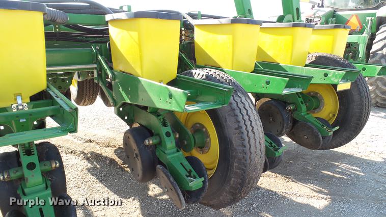 image for item DC5588 2005 John Deere 1770NT CCS MaxEmerge XP planter