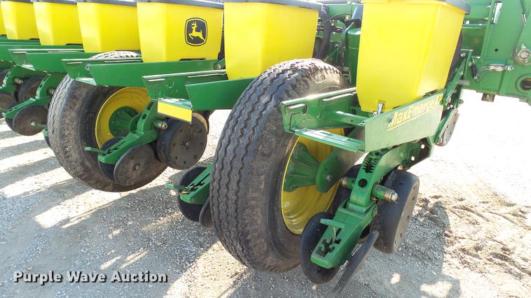 image for item DC5588 2005 John Deere 1770NT CCS MaxEmerge XP planter