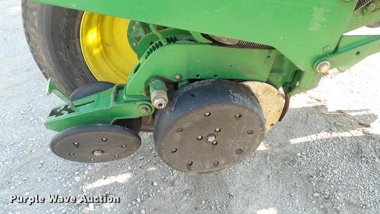 image for item DC5588 2005 John Deere 1770NT CCS MaxEmerge XP planter