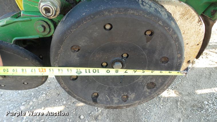 image for item DC5588 2005 John Deere 1770NT CCS MaxEmerge XP planter
