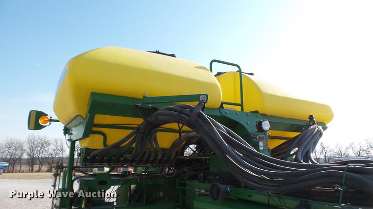 image for item DC5588 2005 John Deere 1770NT CCS MaxEmerge XP planter