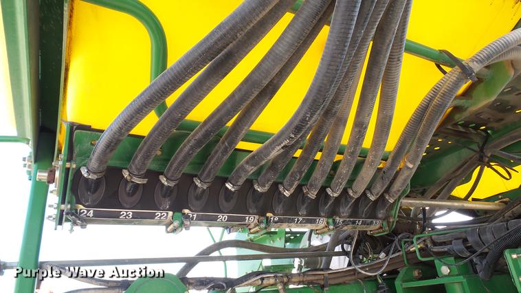 image for item DC5588 2005 John Deere 1770NT CCS MaxEmerge XP planter