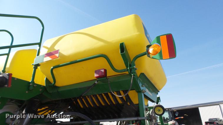 image for item DC5588 2005 John Deere 1770NT CCS MaxEmerge XP planter
