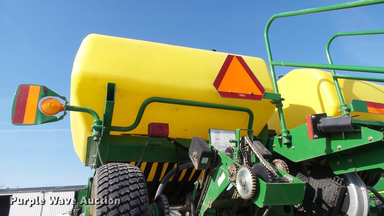 image for item DC5588 2005 John Deere 1770NT CCS MaxEmerge XP planter
