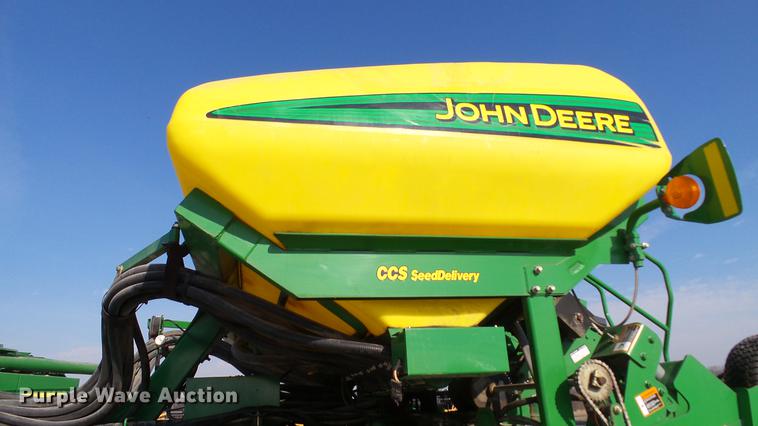 image for item DC5588 2005 John Deere 1770NT CCS MaxEmerge XP planter