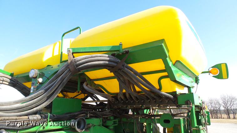 image for item DC5588 2005 John Deere 1770NT CCS MaxEmerge XP planter