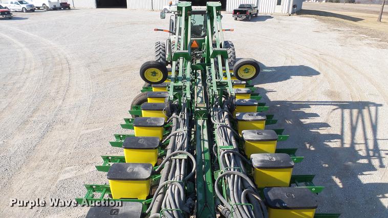 image for item DC5588 2005 John Deere 1770NT CCS MaxEmerge XP planter