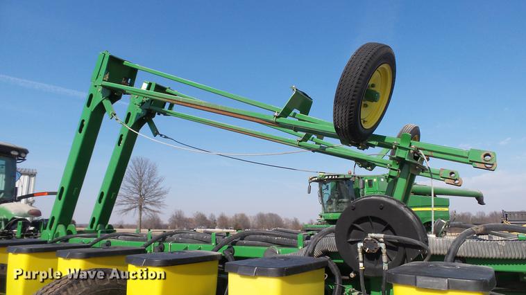 image for item DC5588 2005 John Deere 1770NT CCS MaxEmerge XP planter