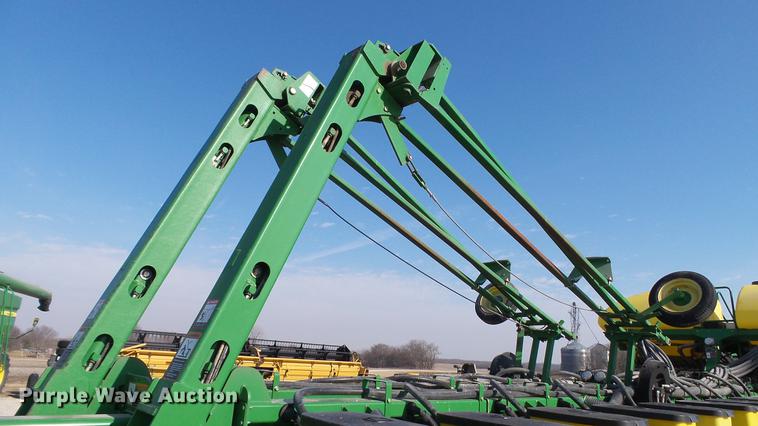 image for item DC5588 2005 John Deere 1770NT CCS MaxEmerge XP planter