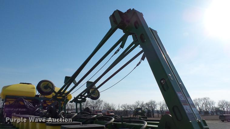 image for item DC5588 2005 John Deere 1770NT CCS MaxEmerge XP planter