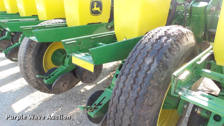 image for item DC5588 2005 John Deere 1770NT CCS MaxEmerge XP planter