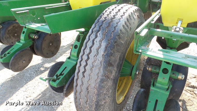 image for item DC5588 2005 John Deere 1770NT CCS MaxEmerge XP planter