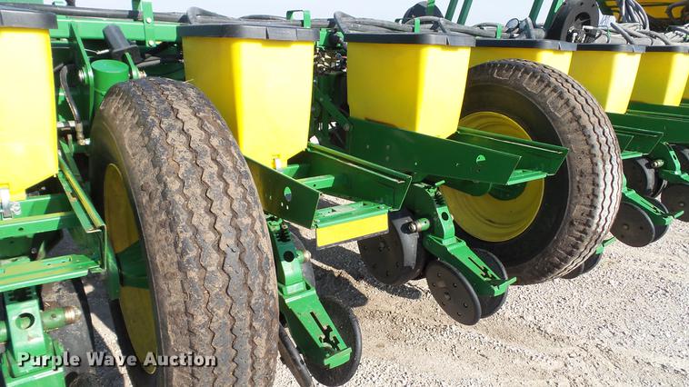 image for item DC5588 2005 John Deere 1770NT CCS MaxEmerge XP planter