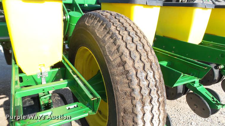 image for item DC5588 2005 John Deere 1770NT CCS MaxEmerge XP planter