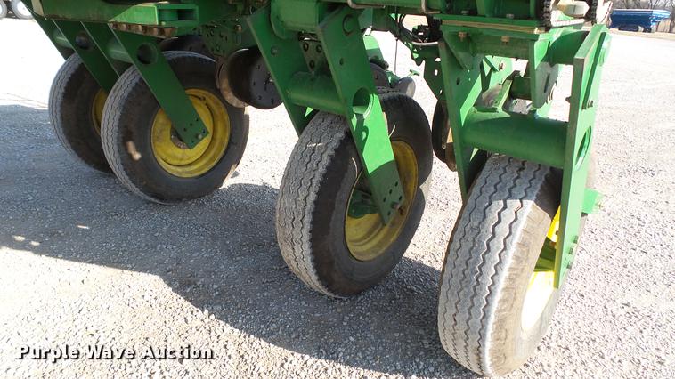 image for item DC5588 2005 John Deere 1770NT CCS MaxEmerge XP planter