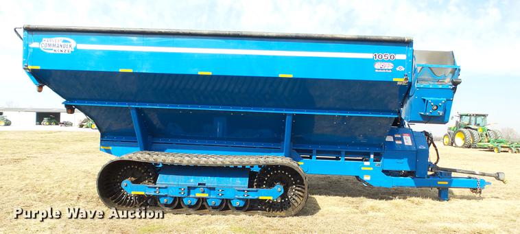 image for item DC5589 2009 Kinze 1050 grain cart