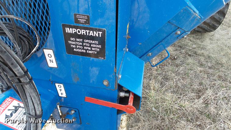 image for item DC5589 2009 Kinze 1050 grain cart