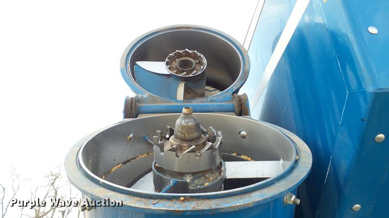 image for item DC5589 2009 Kinze 1050 grain cart