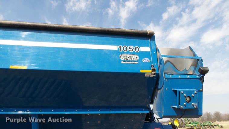 image for item DC5589 2009 Kinze 1050 grain cart