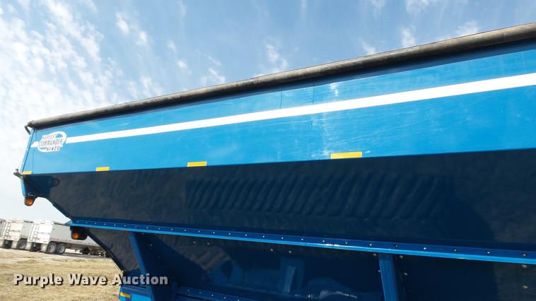 image for item DC5589 2009 Kinze 1050 grain cart
