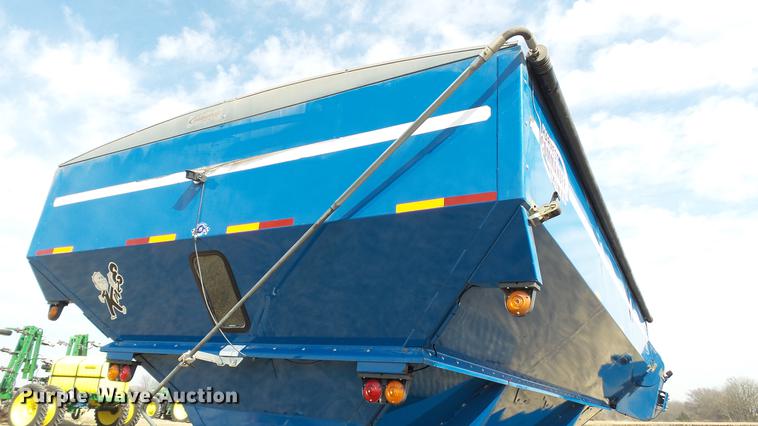 image for item DC5589 2009 Kinze 1050 grain cart