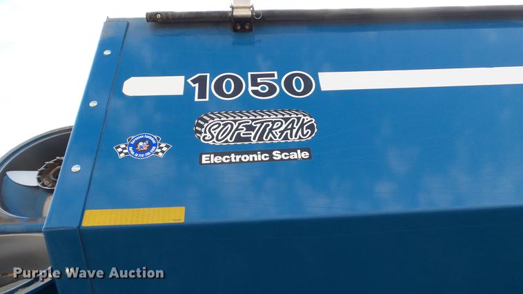 image for item DC5589 2009 Kinze 1050 grain cart