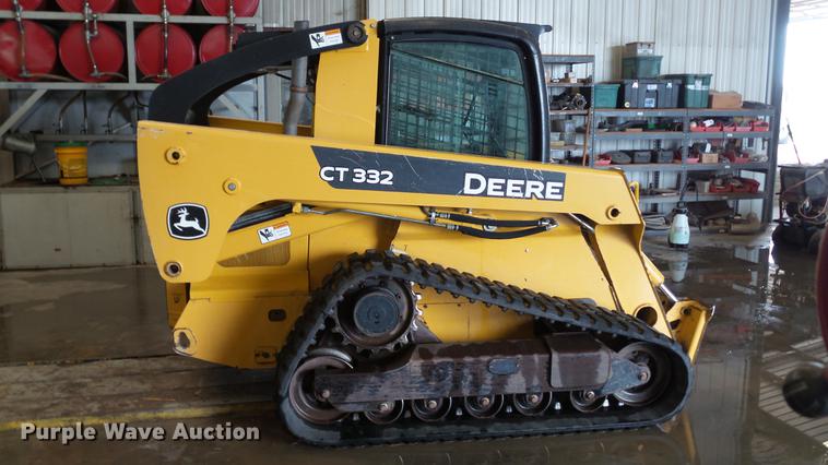 image for item DC5591 2007 John Deere CT332 skid steer