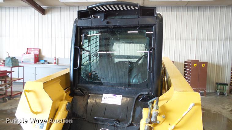 image for item DC5591 2007 John Deere CT332 skid steer