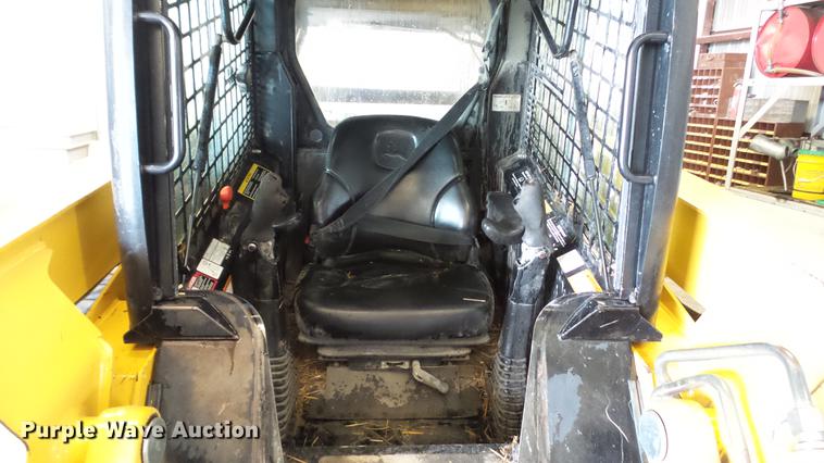image for item DC5591 2007 John Deere CT332 skid steer