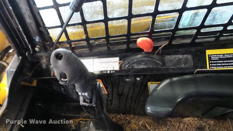 image for item DC5591 2007 John Deere CT332 skid steer