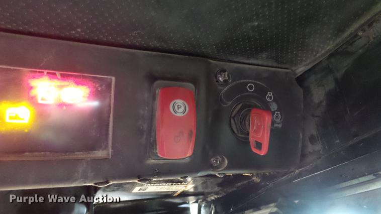 image for item DC5591 2007 John Deere CT332 skid steer