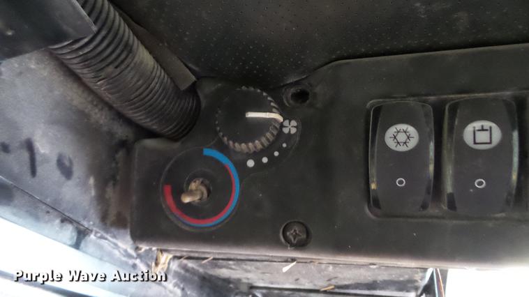 image for item DC5591 2007 John Deere CT332 skid steer