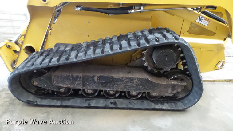 image for item DC5591 2007 John Deere CT332 skid steer