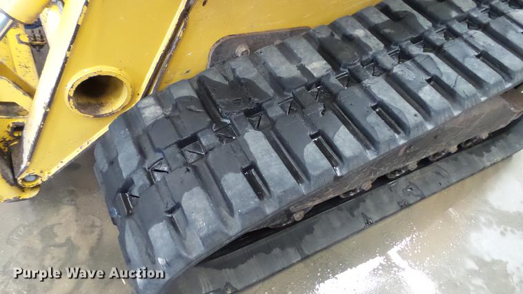 image for item DC5591 2007 John Deere CT332 skid steer