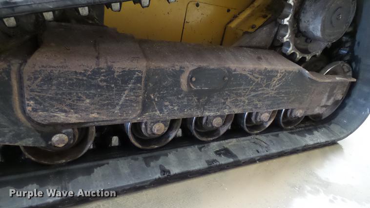 image for item DC5591 2007 John Deere CT332 skid steer