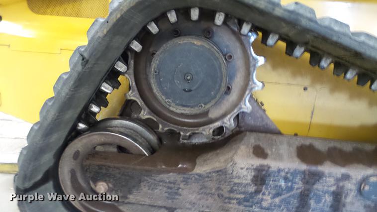 image for item DC5591 2007 John Deere CT332 skid steer