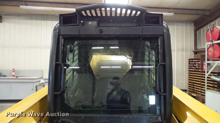 image for item DC5591 2007 John Deere CT332 skid steer