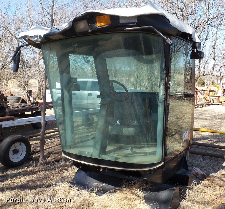 image for item DC5594 Hesston 8550 swather cab