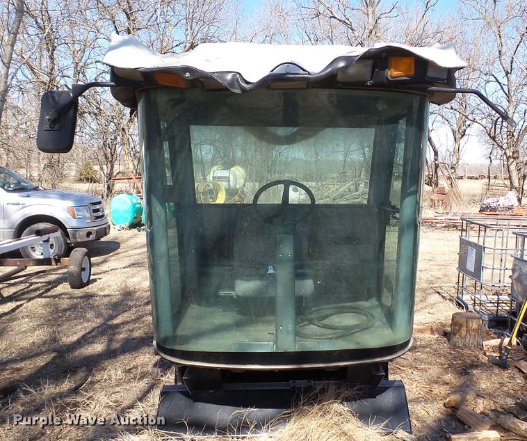 image for item DC5594 Hesston 8550 swather cab