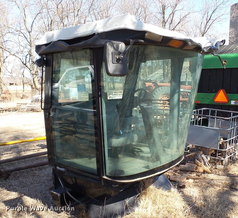 image for item DC5594 Hesston 8550 swather cab