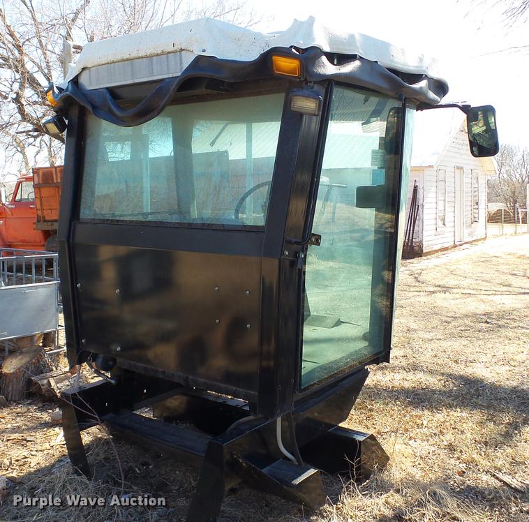 image for item DC5594 Hesston 8550 swather cab